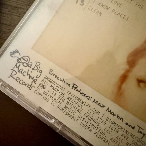 Original Taylor Swift 1989 CD with polaroid set - Picture 5 of 6